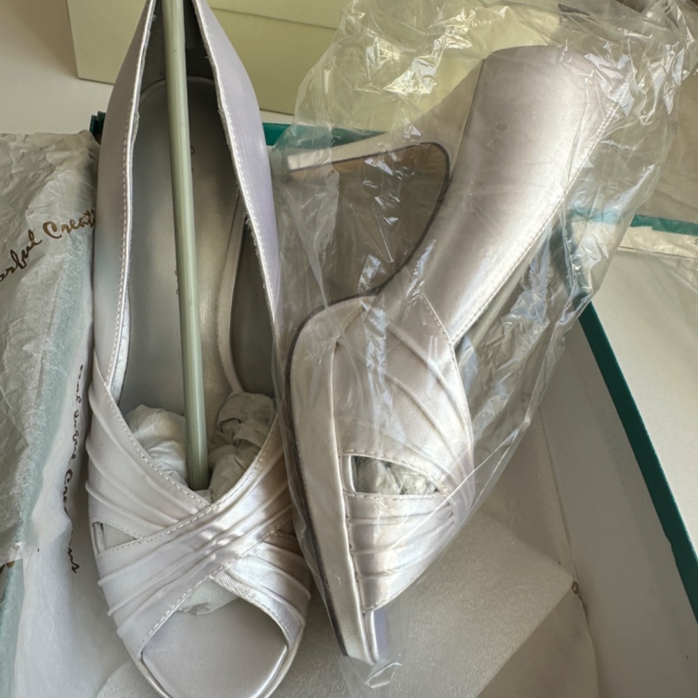 Colorful Creations Dyeable White Satin Peep Toe Platform Heels - Size 9 - NWT